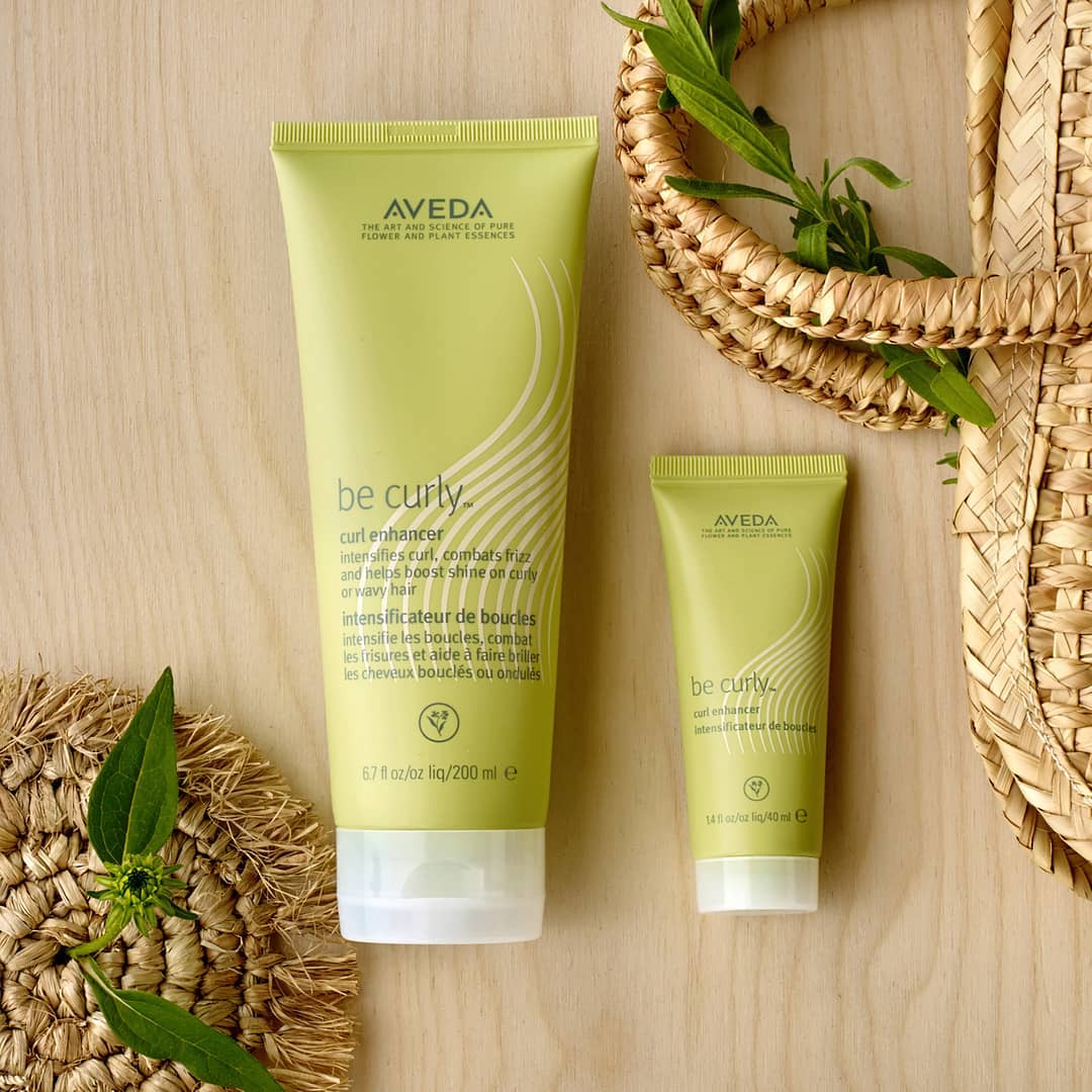 Productos antiencrespamiento para el cabello rizo de la marca Aveda